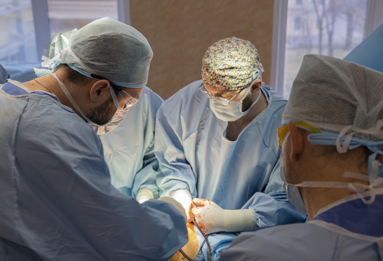 khirurgicheskoye vmeshatel'stvo_2024-05