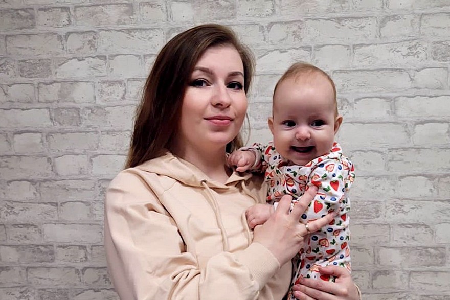 Мама с ребенком через полгода после рождения_0