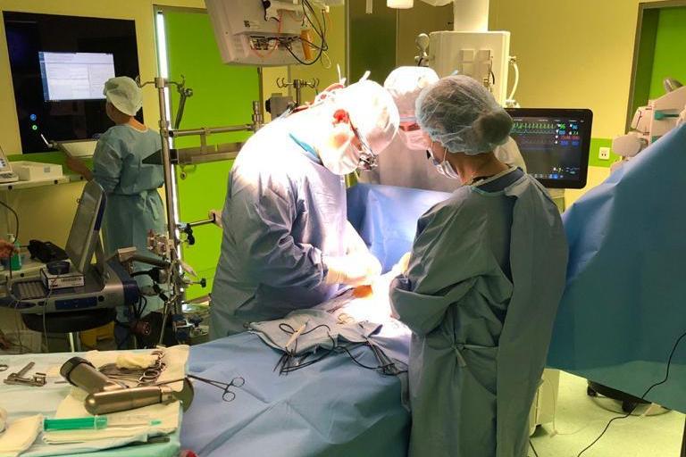 Этап кардиохирургической операции корр